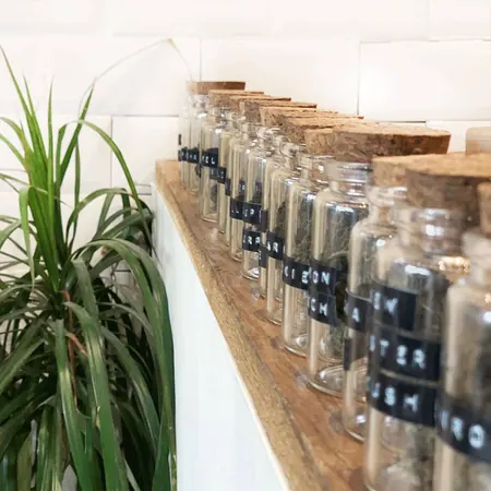 Bocaux de fleurs à la boutique République